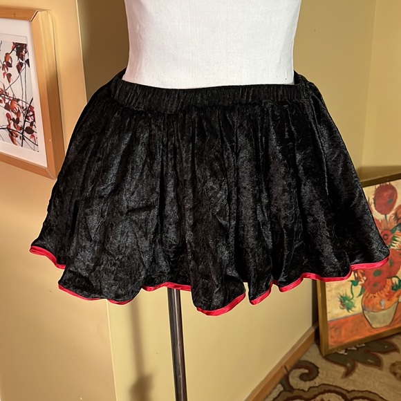Vtg Sexy Vamprie Size Small/Medium VELVET VAMP by Delicious Corset Skirt Hat - Picture 9 of 16